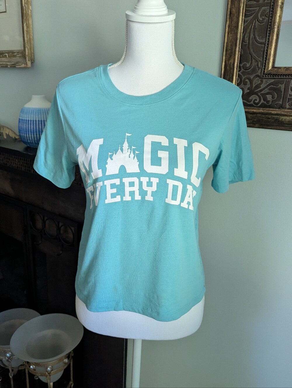 Disney Parks Magic Every Day Castle Aqua Cropped Tee T-Shirt Women's XS